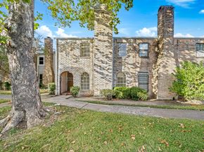 8726 Wilcrest Drive 8726, Houston TX 77099