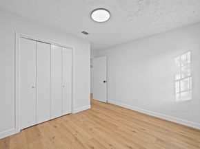 8726 Wilcrest Drive 8726, Houston TX 77099