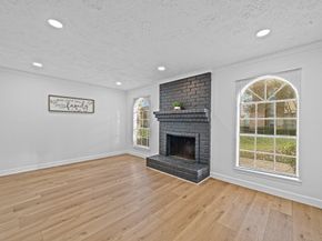 8726 Wilcrest Drive 8726, Houston TX 77099