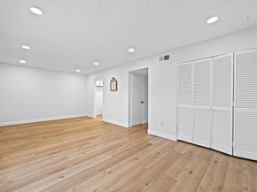8726 Wilcrest Drive 8726, Houston TX 77099