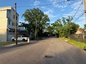 1410 E 33rd Street, Houston TX 77022