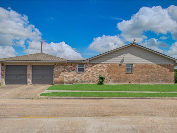 930 Centerwood Drive, Houston TX 77013