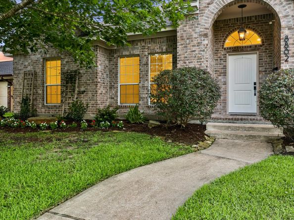 8802 Robindell Drive, Houston TX 77074