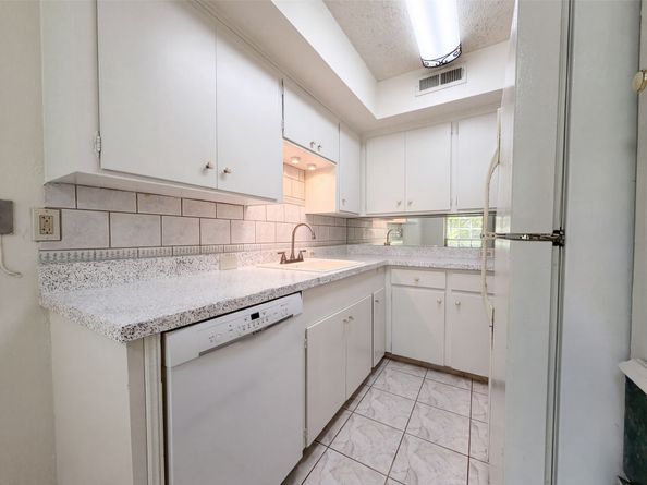 2503 Mccue Road 5, Houston TX 77056