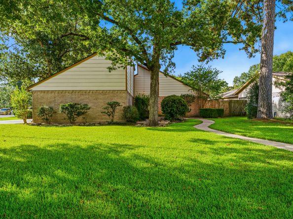 2718 Knollbrook Lane, Spring TX 77373