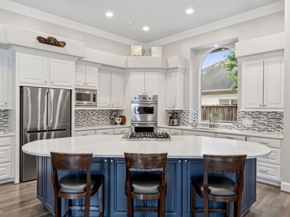 54 N Wooded Brook Circle, The Woodlands TX 77382