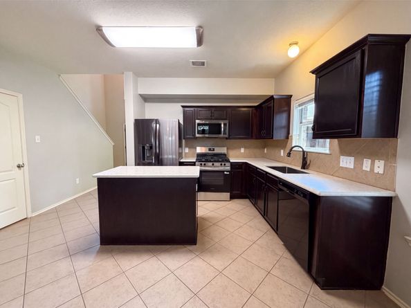 916 Summer Rain Court, Conroe TX 77303