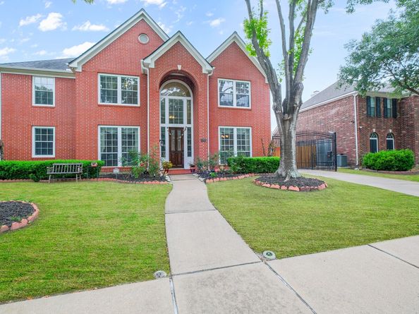 12427 Shadycrest Drive, Houston TX 77082