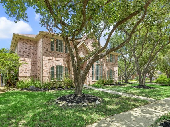 39 Oakmere Place, Sugar Land TX 77479