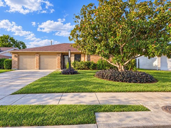 3914 Beran Drive, Houston TX 77045