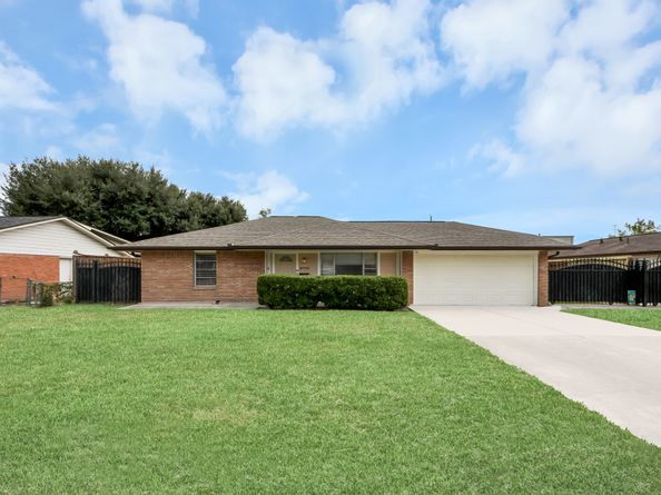 10935 Timberoak Drive, Houston TX 77043