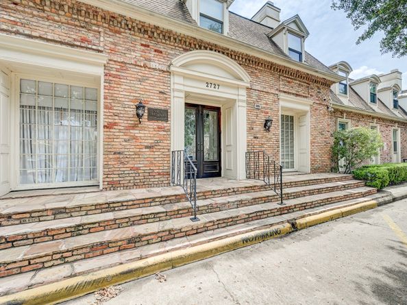2727 Briarhurst Drive 25, Houston TX 77057