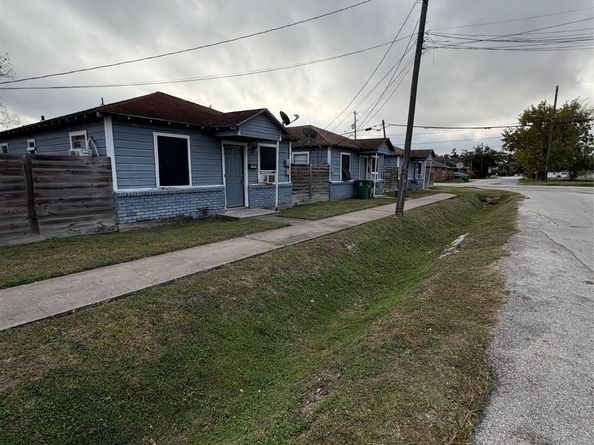 3540 Des Chaumes Street, Houston TX 77026