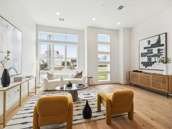 2119 Emancipation Avenue, Houston TX 77003