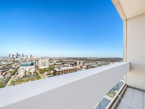 1111 Hermann Drive 28D, Houston TX 77004