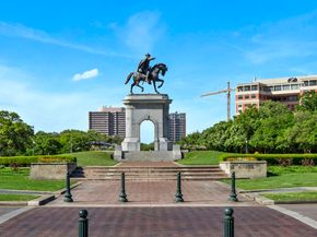 1111 Hermann Drive 28D, Houston TX 77004