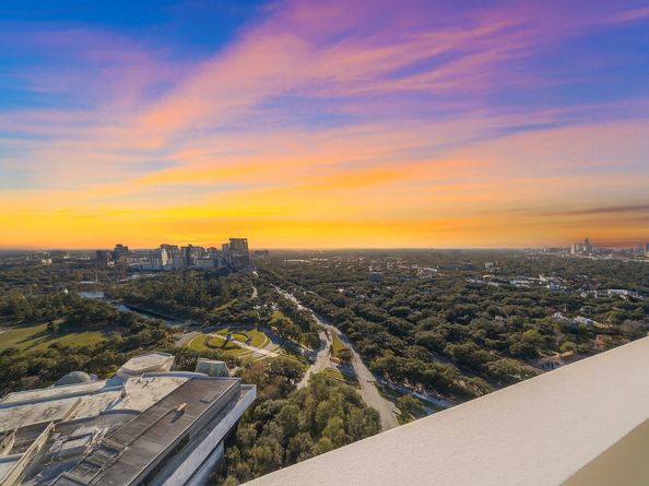 1111 Hermann Drive 28D, Houston TX 77004