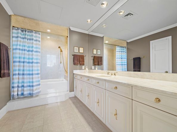 1111 Hermann Drive 28D, Houston TX 77004