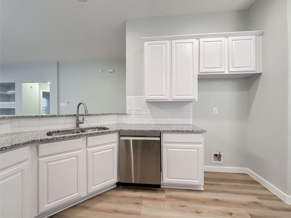 27 Auburn Path Drive, The Woodlands TX 77382