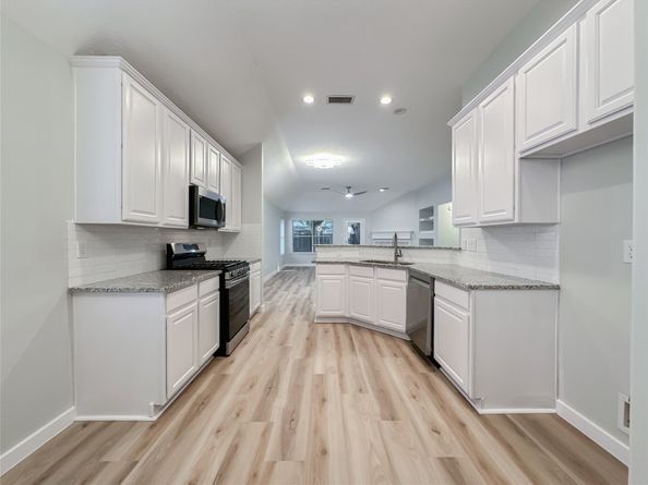 27 Auburn Path Drive, The Woodlands TX 77382