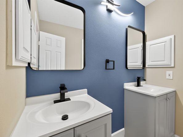 2238 Sentinal Oaks Street, Sugar Land TX 77478