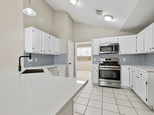 2238 Sentinal Oaks Street, Sugar Land TX 77478