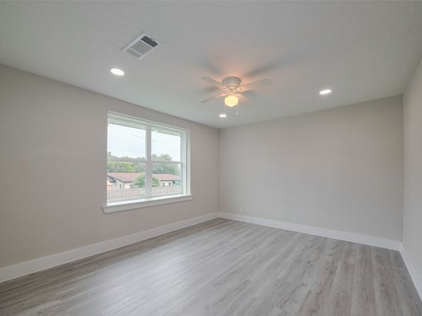 1985 Sherwood Forest Street, Houston TX 77043