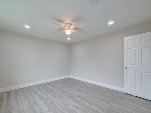 1985 Sherwood Forest Street, Houston TX 77043