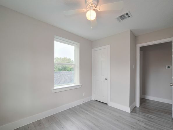 1985 Sherwood Forest Street, Houston TX 77043