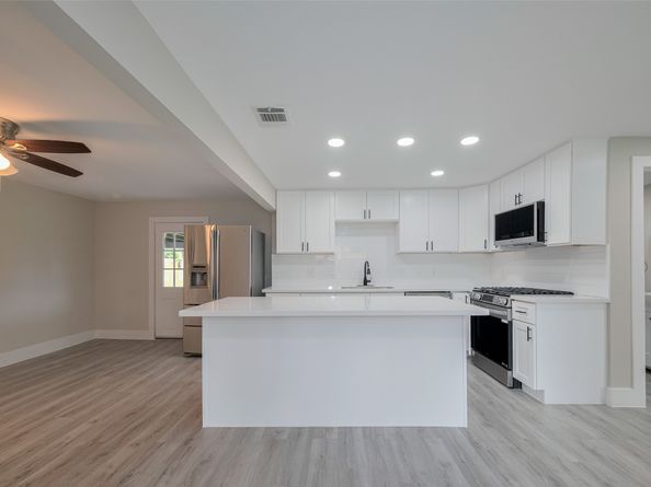 1985 Sherwood Forest Street, Houston TX 77043