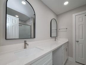 1985 Sherwood Forest Street, Houston TX 77043