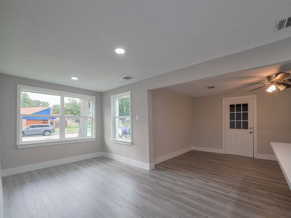 1985 Sherwood Forest Street, Houston TX 77043