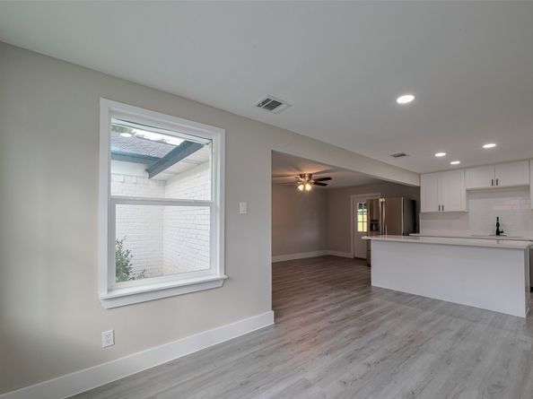 1985 Sherwood Forest Street, Houston TX 77043