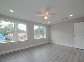 1985 Sherwood Forest Street, Houston TX 77043