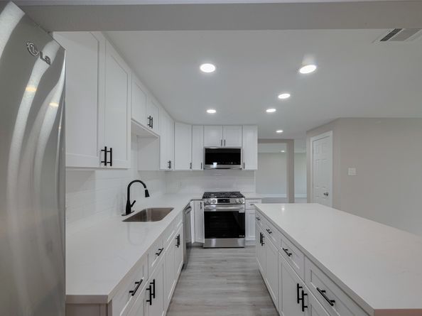 1985 Sherwood Forest Street, Houston TX 77043