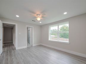 1985 Sherwood Forest Street, Houston TX 77043