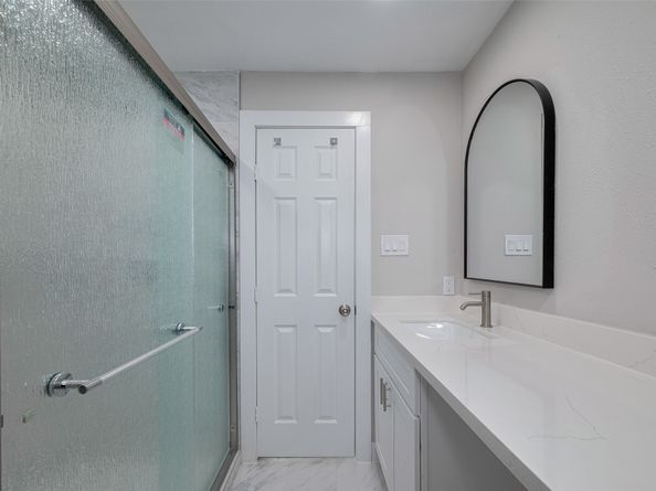 1985 Sherwood Forest Street, Houston TX 77043