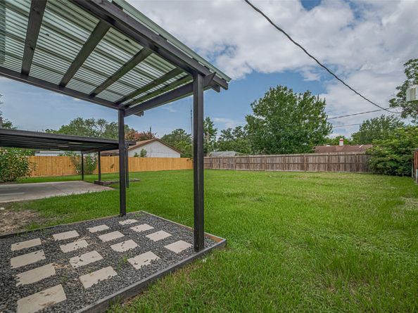 1985 Sherwood Forest Street, Houston TX 77043