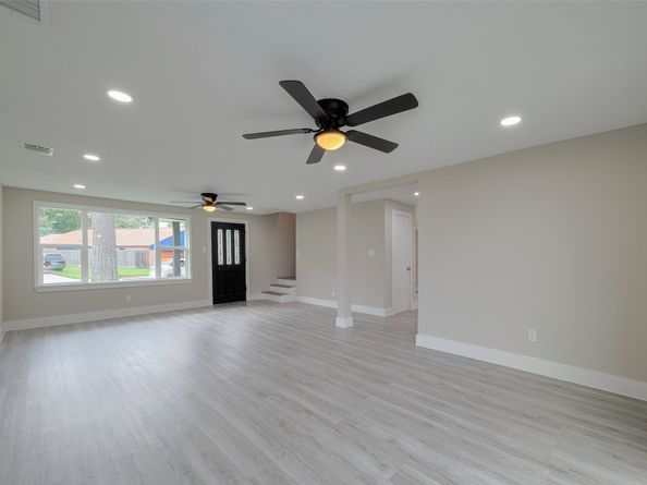 1985 Sherwood Forest Street, Houston TX 77043