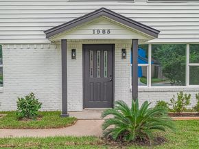 1985 Sherwood Forest Street, Houston TX 77043