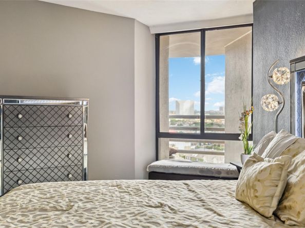 3525 Sage Road 1713, Houston TX 77056