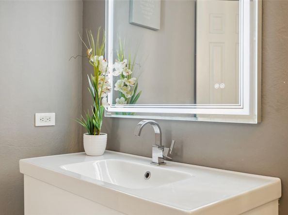 3525 Sage Road 1713, Houston TX 77056