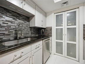 3525 Sage Road 1713, Houston TX 77056