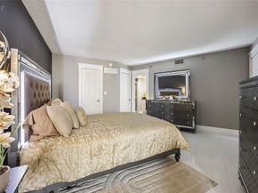 3525 Sage Road 1713, Houston TX 77056