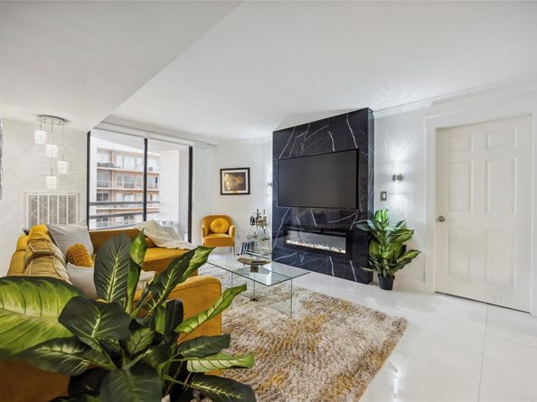 3525 Sage Road 1713, Houston TX 77056