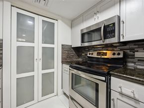 3525 Sage Road 1713, Houston TX 77056