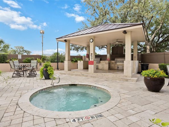 3525 Sage Road 1713, Houston TX 77056