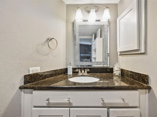 3525 Sage Road 1713, Houston TX 77056