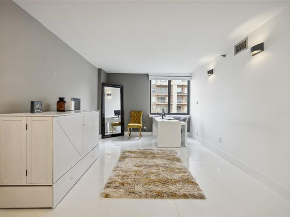 3525 Sage Road 1713, Houston TX 77056