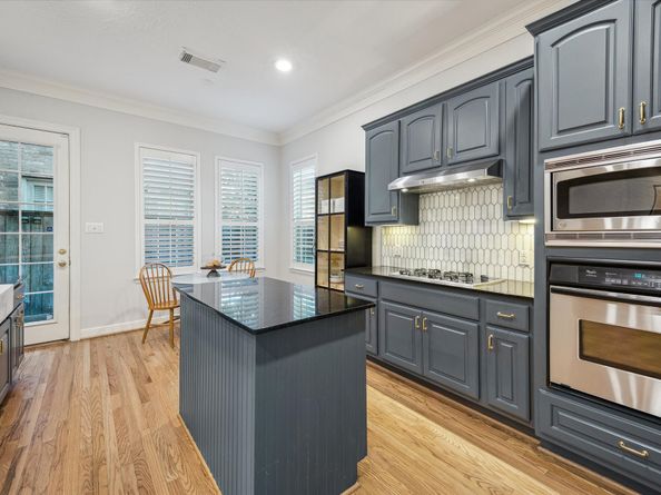 1315 Shady Villa Pine, Houston TX 77055